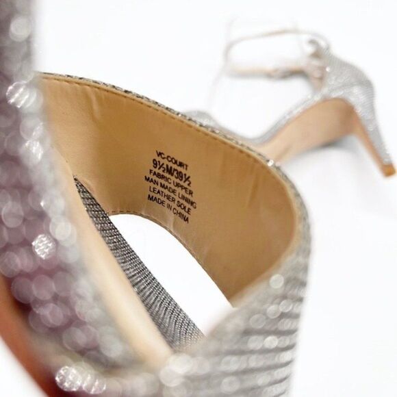 VINCE CAMUTO Court Metallic Ankle Strap Sandals - Picture 10 of 10